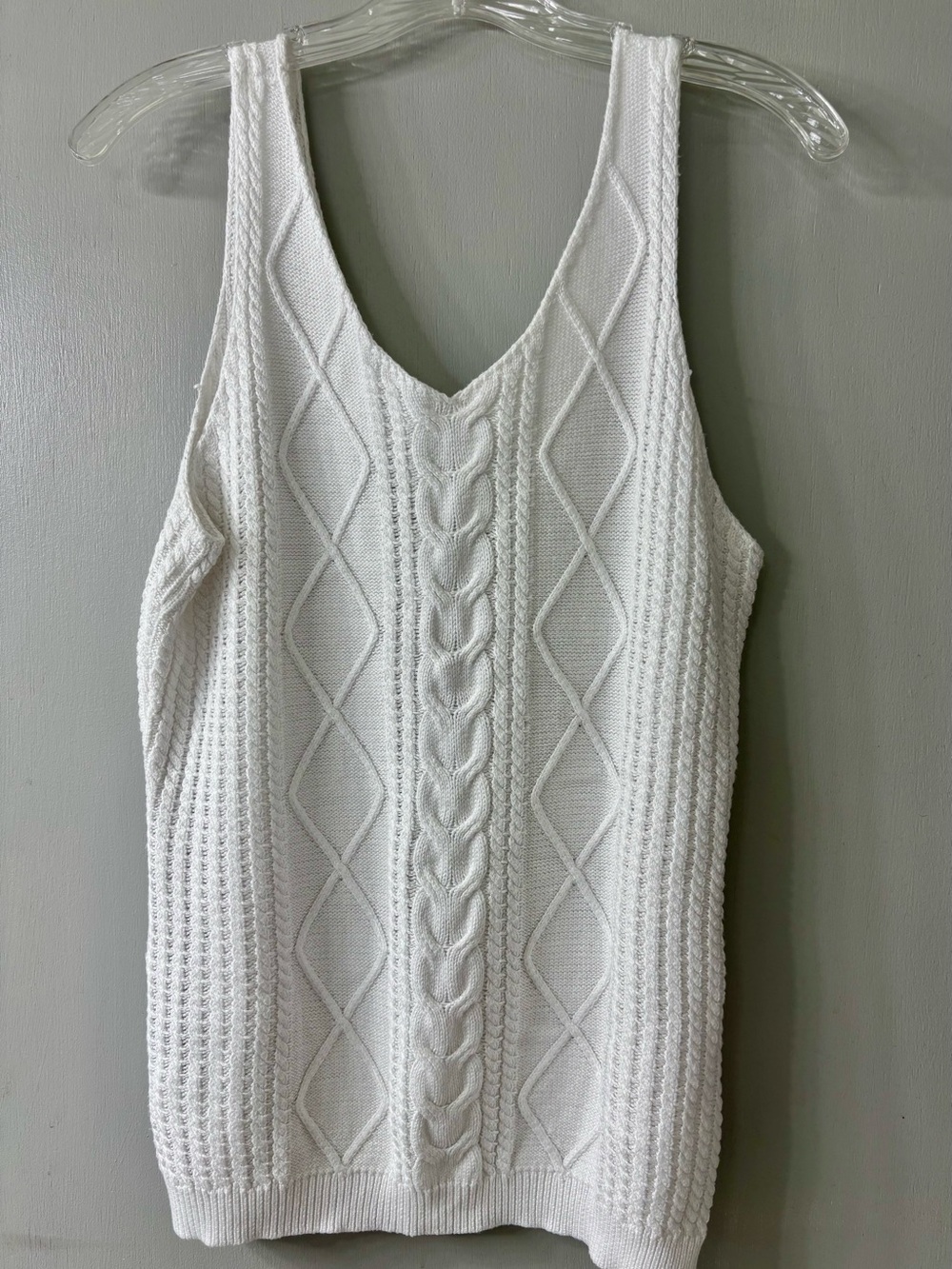 White Solid Cable-Knit V-Neck
Sleeveless Sweater Vest Womens XL